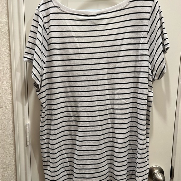 Black and white stripe T-shirt - Picture 2 of 4